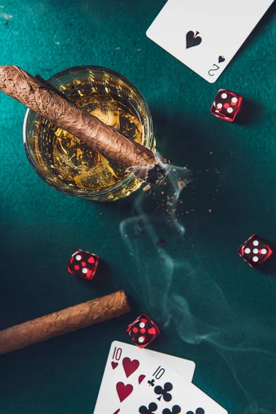 Smoking Cigar While Play Roulette Poker Game Money — Stock Photo, Image