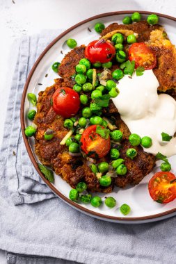 Nohut krepleri. Vejetaryen sağlıklı öğle yemeği.