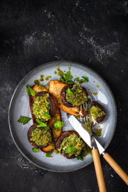 Vejetaryen brunch 'ı ya da öğle yemeği. Basit sağlıklı yiyecekler..