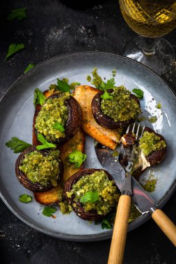 Vejetaryen brunch 'ı ya da öğle yemeği. Basit sağlıklı yiyecekler..