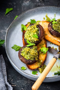 Vejetaryen brunch 'ı ya da öğle yemeği. Basit sağlıklı yiyecekler..