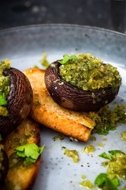 Vejetaryen brunch 'ı ya da öğle yemeği. Basit sağlıklı yiyecekler..