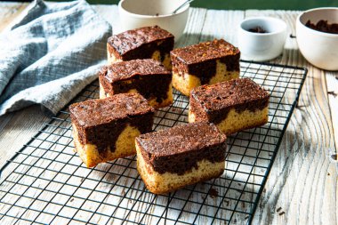 Ev yapımı. Çikolatalı mermer pasta..