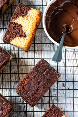 Ev yapımı. Çikolatalı mermer pasta..