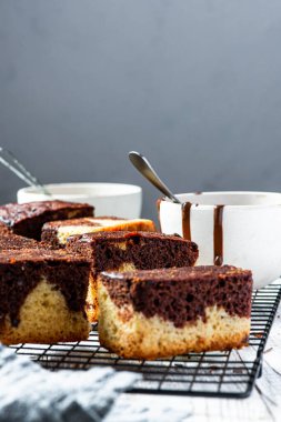 Ev yapımı. Çikolatalı mermer pasta..