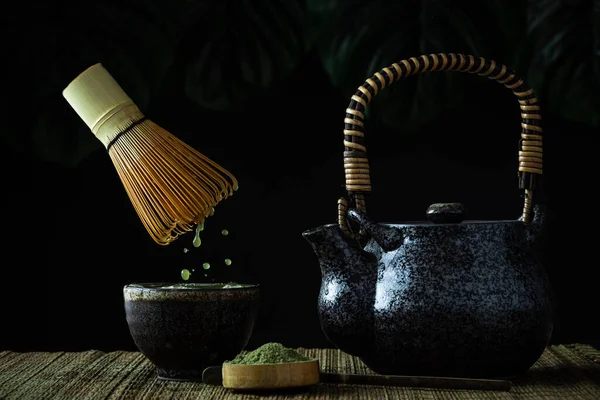 Ceremonia Zielonej Herbaty Matcha Tradycyjny Czajniczek Trzepaczka Pluskiem — Zdjęcie stockowe