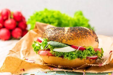 Taze Bahar Sebzeli Çörek. Sağlıklı ve Hafif Kahvaltı.