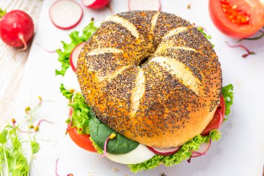 Taze Bahar Sebzeli Çörek. Sağlıklı ve Hafif Kahvaltı.
