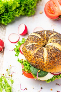 Bahar mevsimlik Sebzelerle Kahvaltı.