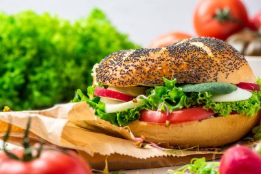 Taze Bahar Sebzeli Çörek. Sağlıklı ve Hafif Kahvaltı.