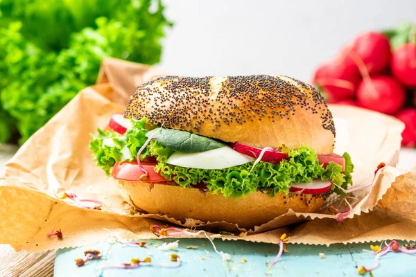 Pan Con Verduras Frescas Primavera Desayuno Saludable Ligero — Foto de Stock