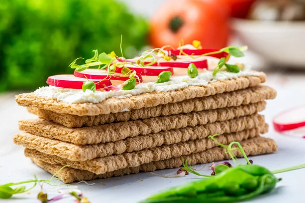 Light Bread Wth Verduras Frescas Primavera — Foto de Stock