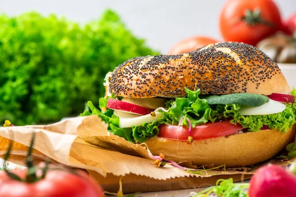Taze Bahar Sebzeli Çörek. Sağlıklı ve Hafif Kahvaltı.
