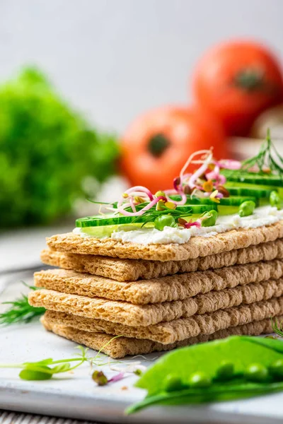 Light Bread Wth Fresh Spring Vegetables — Stock Photo, Image