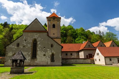 Slovakya 'daki Kızıl Manastır. Pieniny Dağları Mimari ve Simgeleri.