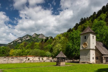 Slovakya 'daki Kızıl Manastır. Pieniny Dağları Mimari ve Simgeleri.