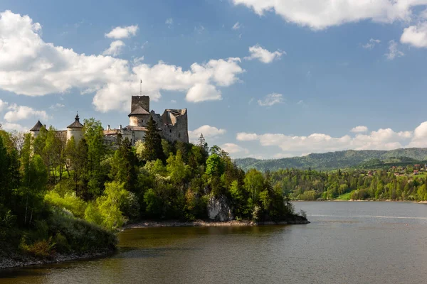Κάστρο Niedzica Στη Λίμνη Czorsztyn Στην Pieniny Βουνό Πολωνία Την — Φωτογραφία Αρχείου