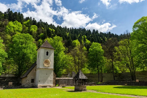 Slovakya 'daki Kızıl Manastır. Pieniny Dağları Mimari ve Simgeleri.