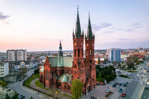 Tarnow 'da günbatımı. Kilise kulelerine bakın. Drone Hava Fotoğrafı.