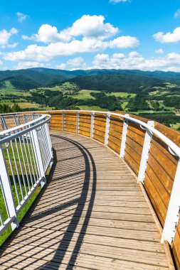 Polonya, Barcice 'deki Gözcü Kulesi. Poprad Park Manzarası ve Beskidy Dağları.