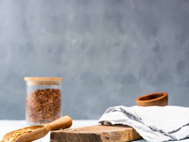 Mutfak Masasında Tahta Masa. Gıda Bahçesi Ürün Sunumu Model.