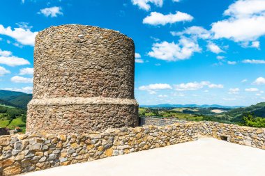 Beskid Dağları 'ndaki Rytro Kalesi Harabeleri, Polonya.