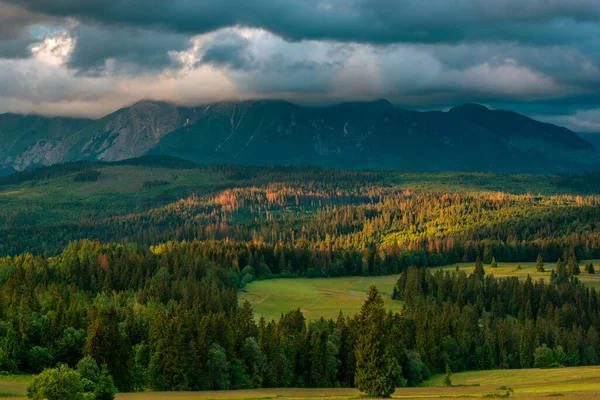 Lindas Nuvens Céu Sobre Montanhas Tatra Polônia Verão — Fotografia de Stock