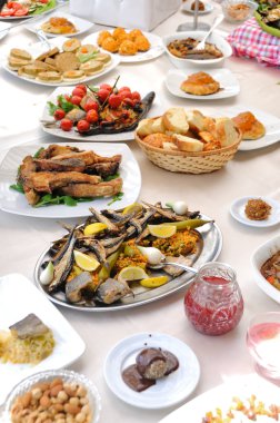 Yemek servisi.