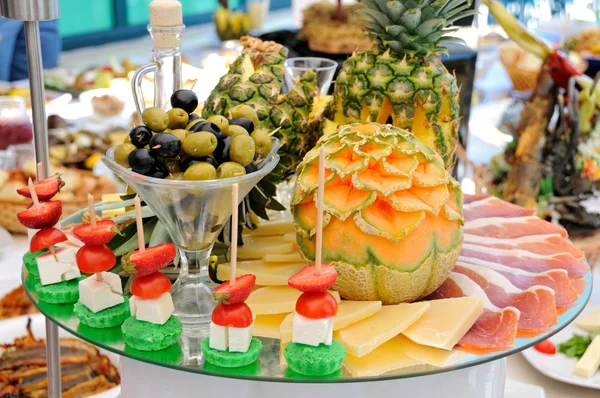 bir partide gıda catering