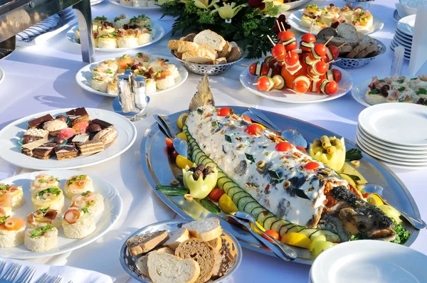 Comida saborosa na mesa — Fotografia de Stock