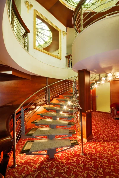 Escalier de l'hôtel dans un style moderne — Photo