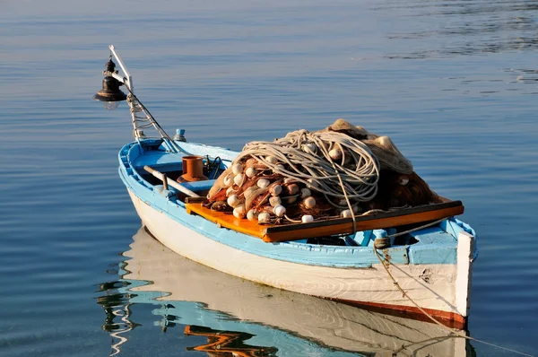 Petit bateau de pêche Photo De Stock
