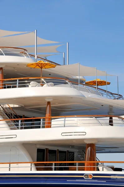 Ponti yacht a motore di lusso — Foto Stock