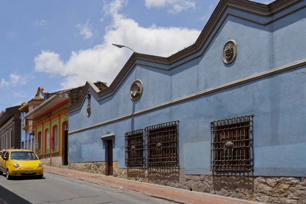 Bogotá, Colombia - 1 de octubre de 2013: Calle típica de la ciudad turística d —  Fotos de Stock