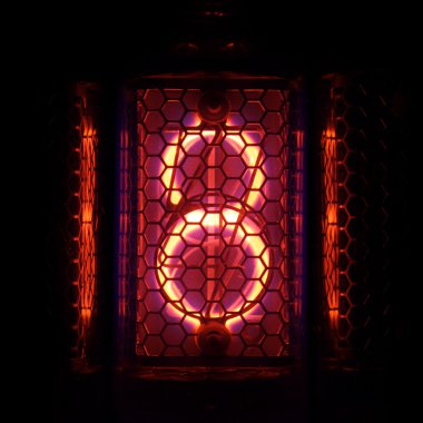 retro tarzı numaralarını gerçek nixie Tüp göstergesi. bir büyülü mor saçak ile gösterge kızdırma. sayı 8