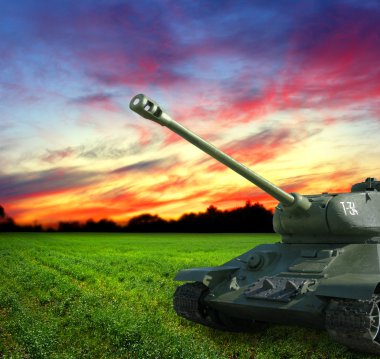 Tank çim ve gün batımı
