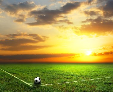 Sahada futbol topu