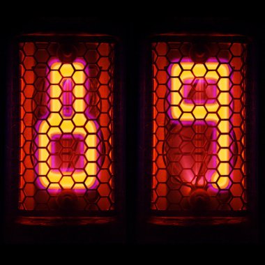 retro tarzı numaralarını nixie Tüp göstergesi. bir büyülü mor saçak ile gösterge kızdırma. 8, 9 basamaklı
