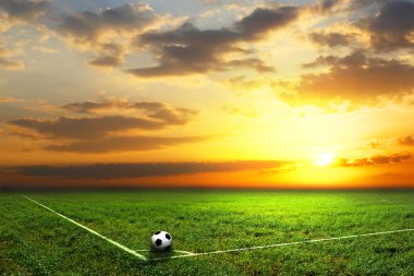 Sahada futbol topu