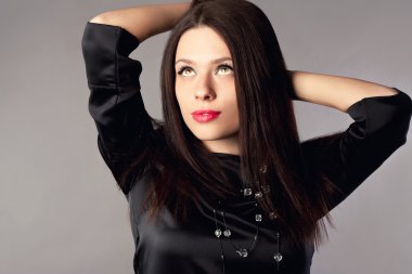 Şaşırtıcı kırmızı dudaklar ile güzel seksi kız