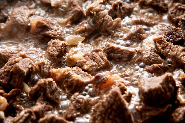 Primer Plano Hermosos Trozos Grandes Carne Frita Con Cebolla Una — Foto de Stock