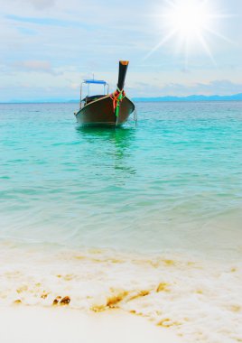 Longtail tekne deniz tropikal plaj