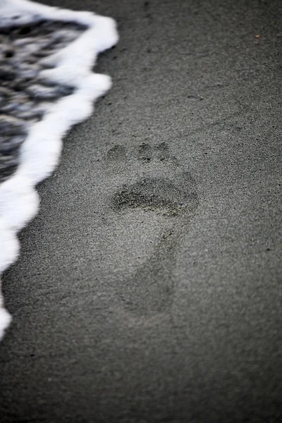 Trail barefoot feet in the sand — Stock Photo, Image