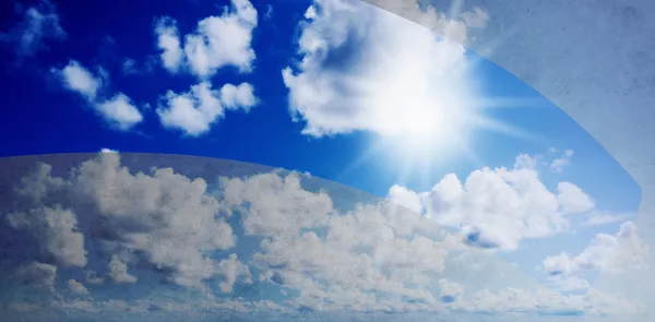 Céu ensolarado azul com nuvens — Fotografia de Stock