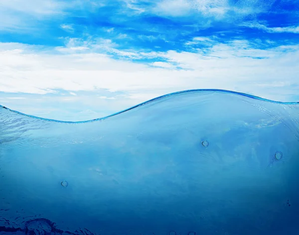 Céu ensolarado azul com nuvens — Fotografia de Stock