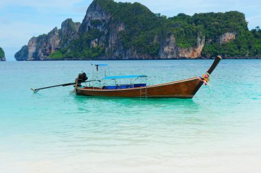 Longtail tekne deniz tropikal plaj