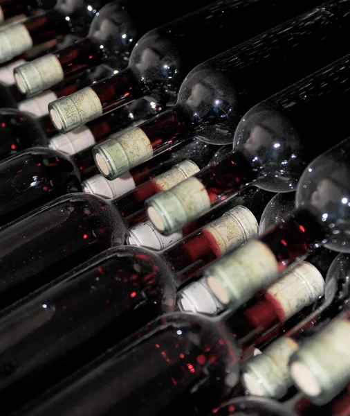 赤ワインの古いボトル — ストック写真