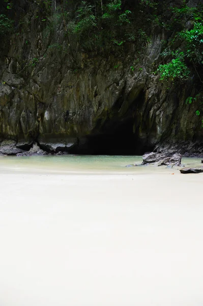 Playa tropical soleada en la isla —  Fotos de Stock