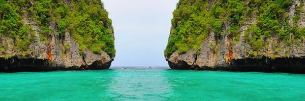 開いている海の熱帯の島 — ストック写真