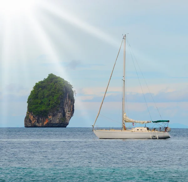 Yacht in the open sea — Stock Photo, Image